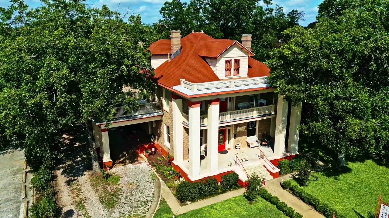 Laurel Ridge in a restored historic Gonzales home